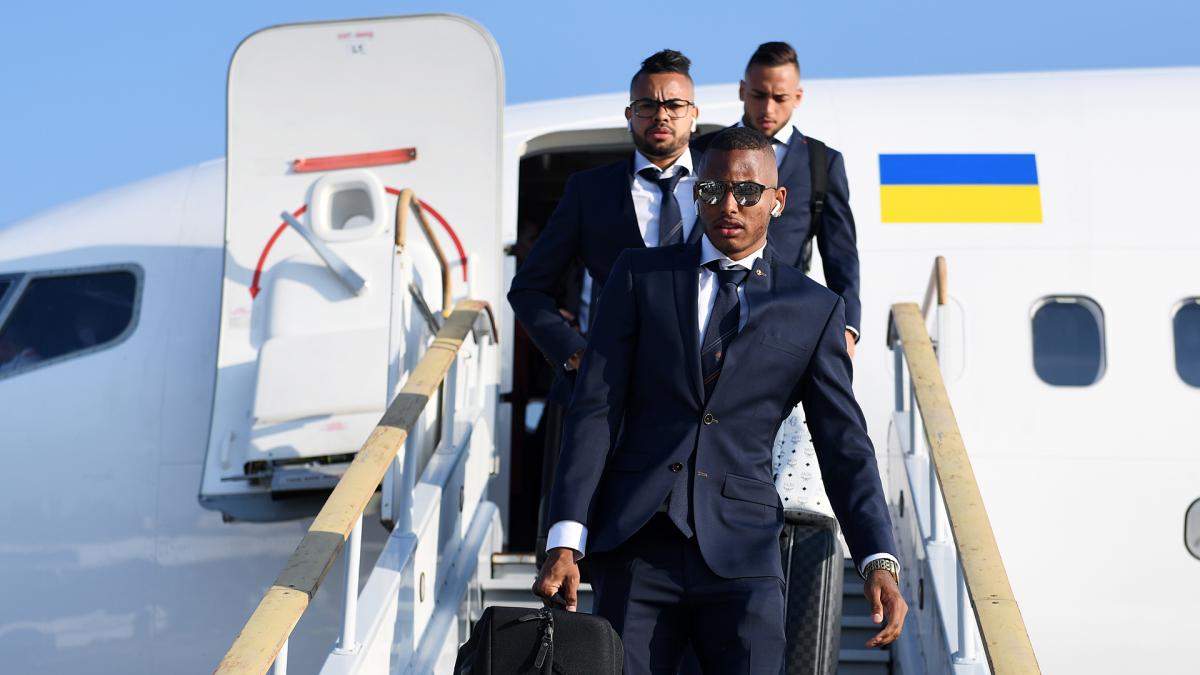 Гравці "Шахтаря" одягли нові стильні костюми / shakhtar.com Гравці "Шахтаря" одягли нові стильні костюми / shakhtar.com