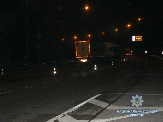 За даними поліції, водій Citroen не надав вантажівці перевагу в русі / фото lv.npu.gov.ua За даними поліції, водій Citroen не надав вантажівці перевагу в русі / фото lv.npu.gov.ua