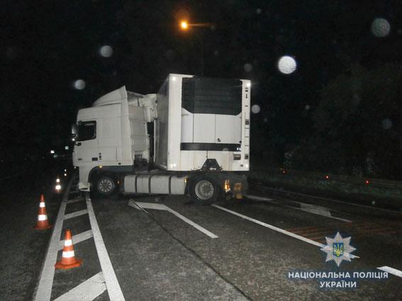 Внаслідок зіткнення легковика та вантажівки на Львівщині загинуло двоє людей/ фото lv.npu.gov.ua Внаслідок зіткнення легковика та вантажівки на Львівщині загинуло двоє людей/ фото lv.npu.gov.ua