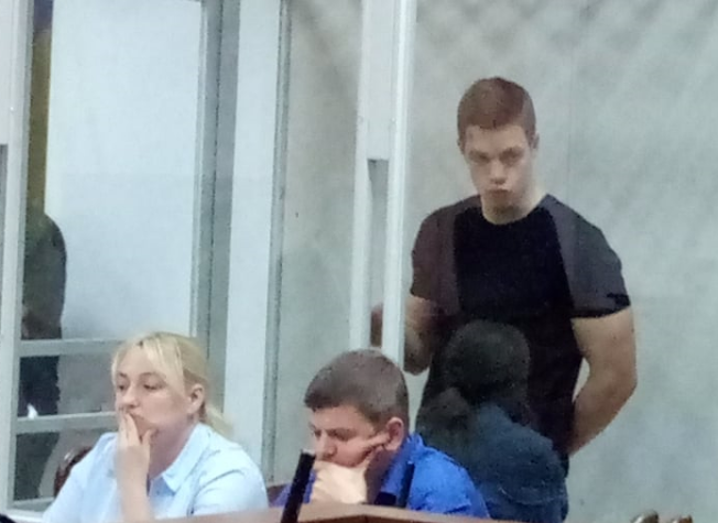 Кирило Островський, ігноруючи червоний сигнал світлофора, наїхав на дівчинку / фото УНІАН