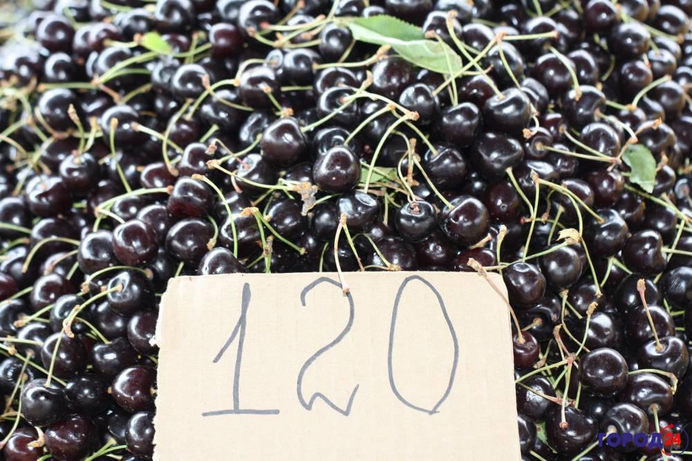 Ціни на ринку Феодосії у російських рублях / фото "Город24"