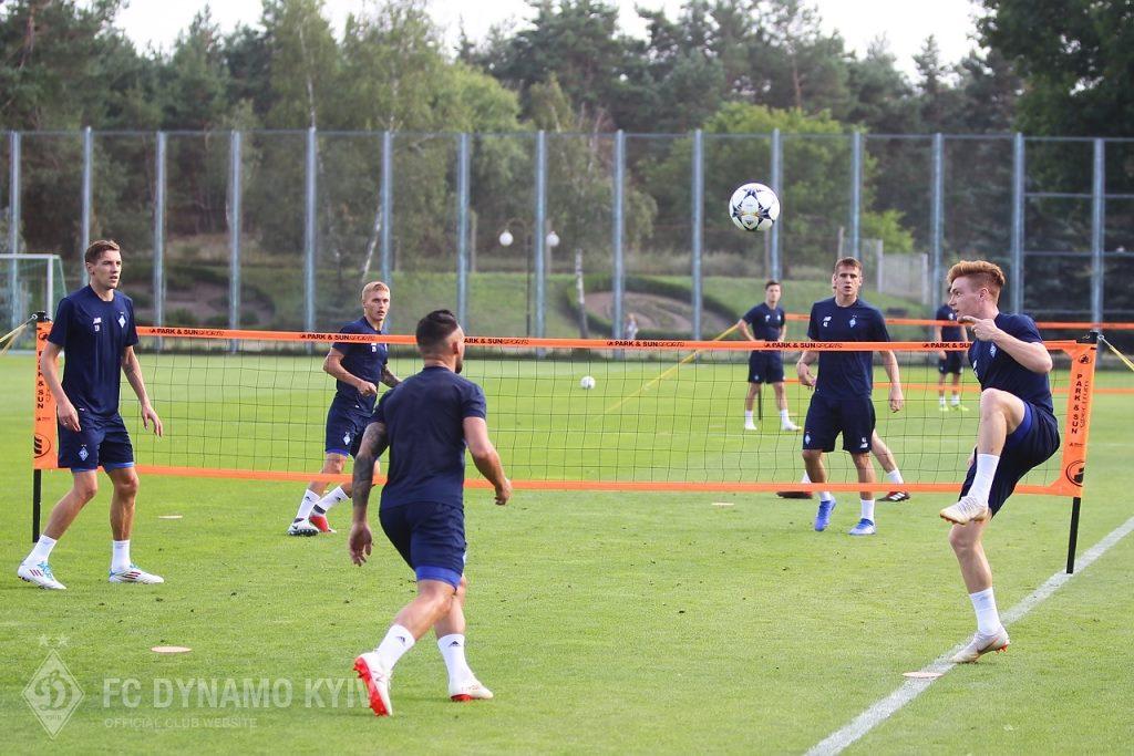 "Динамо" розпочало підготовку до матчу з "Шахтарем" / facebook.com/fcdynamoua "Динамо" розпочало підготовку до матчу з "Шахтарем" / facebook.com/fcdynamoua