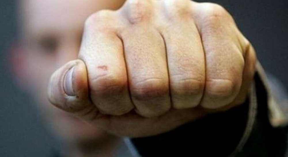 В России "хохочущие бородачи" избили и ограбили артиста возле гей-клуба - Vimarsana News