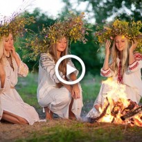 Веночки на воде, гадания на суженого, прыжки через костер: традиции празднования Ивана Купала (видео)