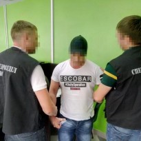 В Одессе задержали иностранца-наркодилера в футболке с надписью 