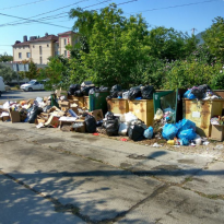 "Это катастрофа": в сети показали заваленные мусором курорты Крыма (фото)