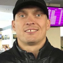 Усик прибыл в Москву на бой против Гассиева