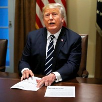 "Это, видимо, разведка": в Белом доме во время слов Трампа о доверии к спецслужбам погас свет (видео)