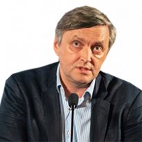 "Над головою мечем висить війна – Кривий Ріг, де знімали «Донбас», не так далеко... І поки ми знімали фільм, в місто доставили кількох українських солдатів – ховати. Це все жахливо"