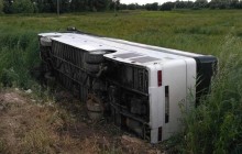 На Ривненщине автобус с полусотней пассажиров слетел в кювет, есть пострадавшие (фото)