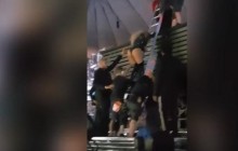 С Бейонсе произошел конфуз на сцене: певицу спасали при помощи лестницы (видео)