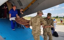 В Одессу доставили борт с 13 ранеными украинскими военными, трое - "тяжелых" (фото)