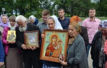 В Кропивницком сотни верующих прошли крестным ходом вокруг города в День основания крепости святой праведной Елисаветы