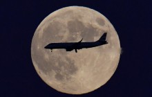 На Філіппінах під час аварійної посадки у літака Boeing 737 відвалився двигун (відео)