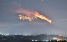 На Гавайях мужчина во дворе провалился в лавовый туннель