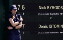 Австралійський тенісист на Вімблдоні потрапив м'ячем у дівчинку, яка подає м'ячі - та заплакала