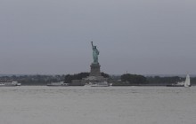 У Нью-Йорку активістка залізла на Статую Свободи (фото)