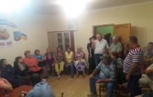 У Чернівецькій області місцеві жителі на 12 годин заблокували посадовців у приміщенні сільради