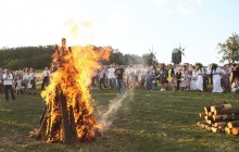 Очищення вогнем та ворожіння на "судженого": як правильно святкувати Івана Купала