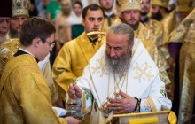 Предстоятель УПЦ возглавил богослужения в Лавре накануне воскресенья