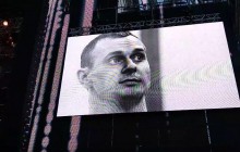 Фронтмен группы «Бумбокс» напомнил гостям Atlas Weekend о Сенцове (видео)