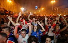 Посол Хорватії викинув у вікно диван після виходу збірної в півфінал ЧС-2018 (відео)