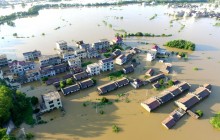 У Китаї понад 300 тисяч людей постраждали від повеней