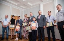 На Тернопільщині багатодітна сім’я, родина учасника АТО та дві сім’ї переселенців отримали сертифікати на нові квартири