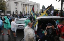 Rallying owners of imported cars on foreign registration warn their act could turn radical