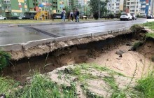 В России отремонтированную к мундиалю за 786 миллионов рублей дорогу разрушил дождь (фото)