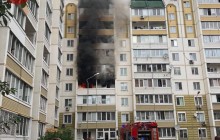 Огромный столб черного дыма: под Киевом загорелась многоэтажка (фото, видео)