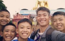 Тайский тренер, который помог выжить детям в пещере, 10 лет провел в буддийском монастыре