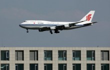 Літак Air China аварійно знизився на 6 кілометрів через куріння пілота в кабіні