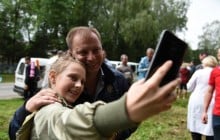 Голова ТОДА пригостив морозивом усіх паломників, які йдуть пішки з Тернополя на прощу до Зарваниці (фото)