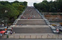В Одесі на Потьомкінських сходах близько 15 тисяч людей переглянули класичну німу кінокомедію «Safety Last!» (відео)
