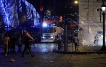 Слезоточивый газ, разбитые витрины и двое погибших: Франция отпраздновала победу на ЧМ (фоторепортаж)