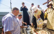 На Одещині звершили закладку каменю під будівництво двох храмів УПЦ (відео)