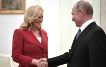 "Опять на табуретку вставал?": в сети высмеяли фото Путина