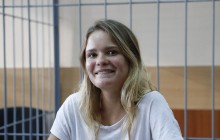 Участницу Pussy Riot, которая выбежала на поле во время финала ЧМ-2018, приговорили к 15 суткам ареста