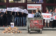 Крушили мебель и забросали холл "рошеновскими" тортами: в здание НАБУ ворвались неизвестные (фото)
