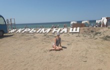 Для туристов, которых нет: в Евпатории на пустынном пляже огромными буквами выложили "Крымнаш" (фото)