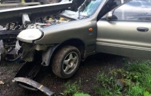 На Тернопільщині авто прошило відбійником, водій обійшовся подряпинами (фото)
