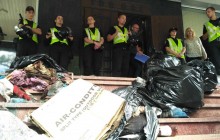 У Києві праворадикали С14 розкидали сміття з Лисої гори на вході до управління поліції (фото, відео)