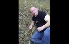 Криворожский охранник, который ударил журналиста со словами "хохлы о**ели", извинился после того, как ему сломали ребра и ногу (видео)