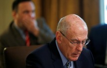 "Повторите еще раз": главу разведки США насмешила новость о приглашении Путина в Белый дом (видео)