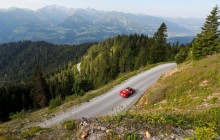 Как 50 лет назад: в австрийских Альпах состоялся заезд ретро-автомобилей (фоторепортаж)