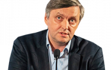 "Над головою мечем висить війна – Кривий Ріг, де знімали «Донбас», не так далеко... І поки ми знімали фільм, в місто доставили кількох українських солдатів – ховати. Це все жахливо"
