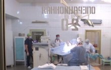 В Днепре врачи спасают жизнь женщины, которой осколки прошили голову во время отдыха на Донетчине (видео)