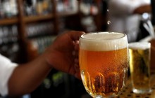 Календарь событий: праздник пива и день рождения шампанского, истории Триумфальной арки и открытия Америки, тайна гибели Экзюпери и трагедия у Киевского главпочтамта