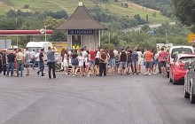 На Закарпатті поліцейські жорстоко побили двох чоловіків, місцеві жителі влаштували акцію протесту